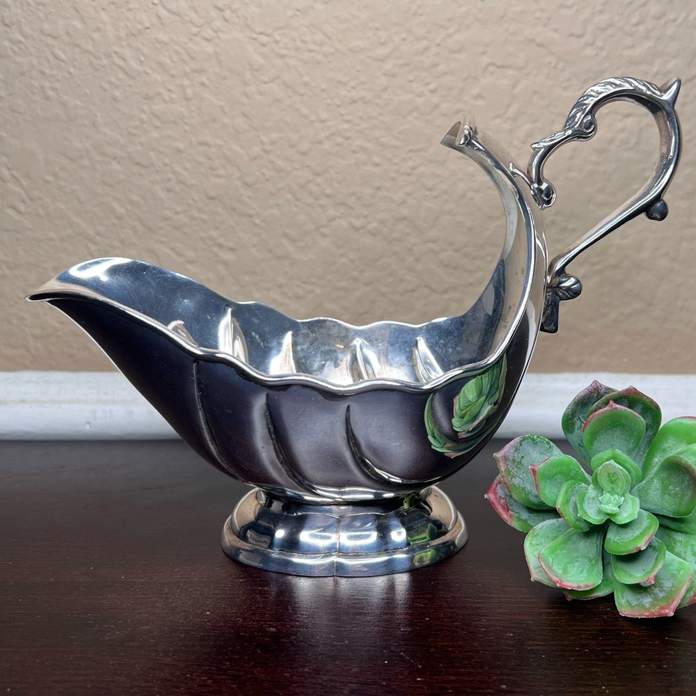 Vintage 1950's Silverplate Gravy Boat, Scallop Design, Seafood Inspire Serveware